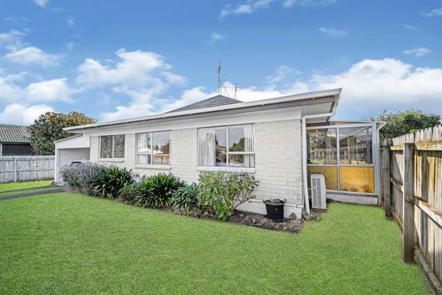 1/6 Tina Place Sunnyhills_1