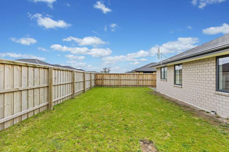 175 Faringdon Boulevard Rolleston_15