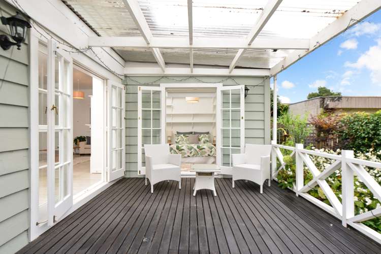 724 River Road Chartwell_12