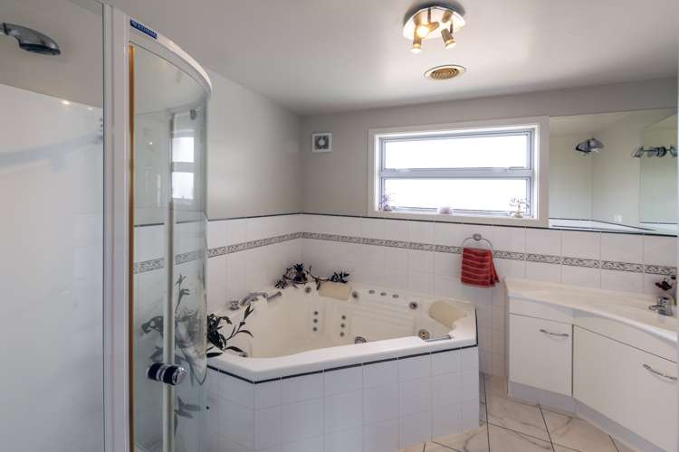 11 Dart Crescent Island Bay_12