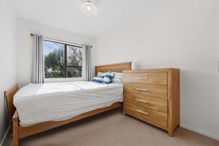 2/38 Leo Street Glen Eden_11