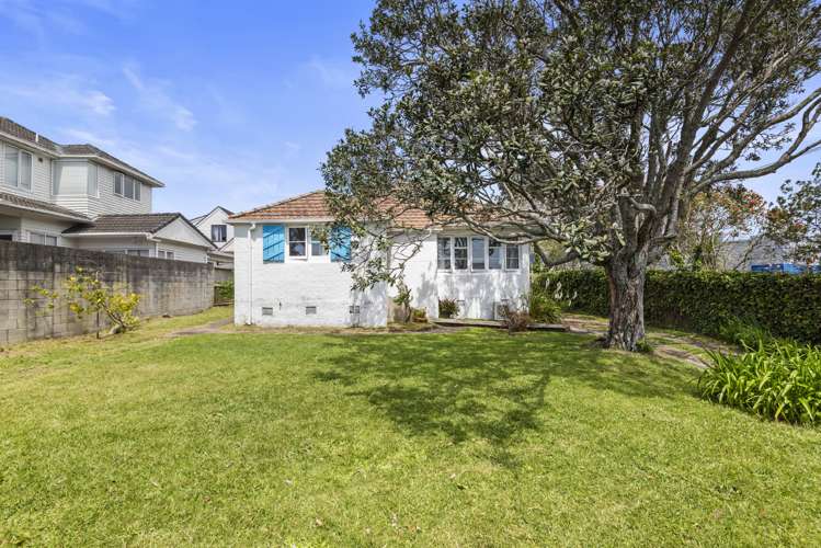 325 Lake Road Hauraki_14