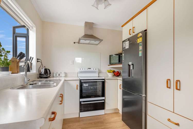 9a Robinson Avenue Holdens Bay_9