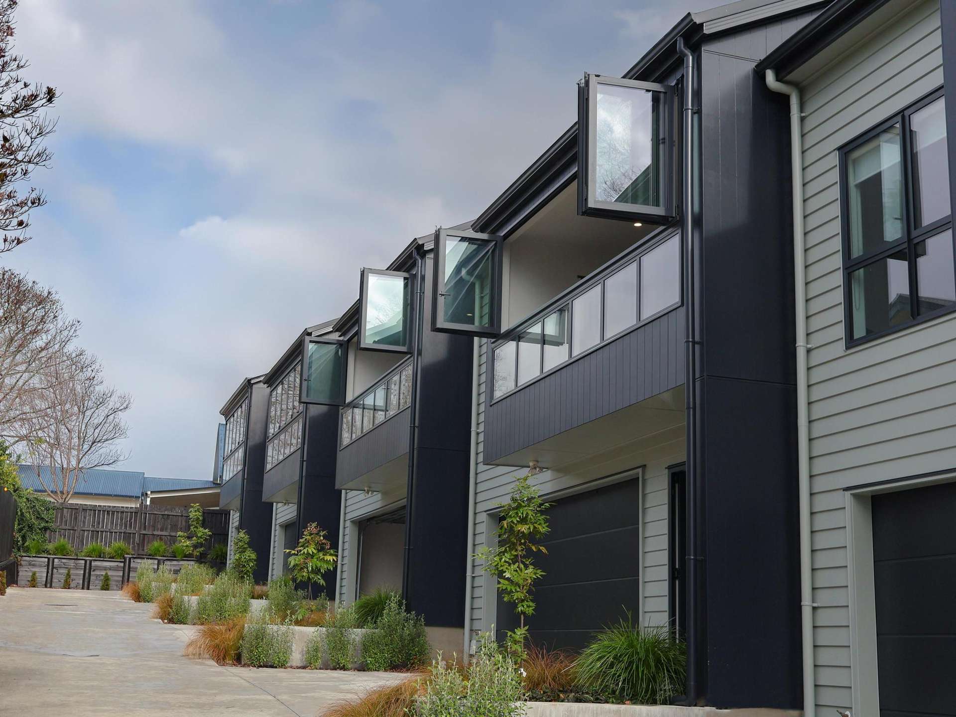 2 and 3/29 Palmerston Street Hamilton Central_0