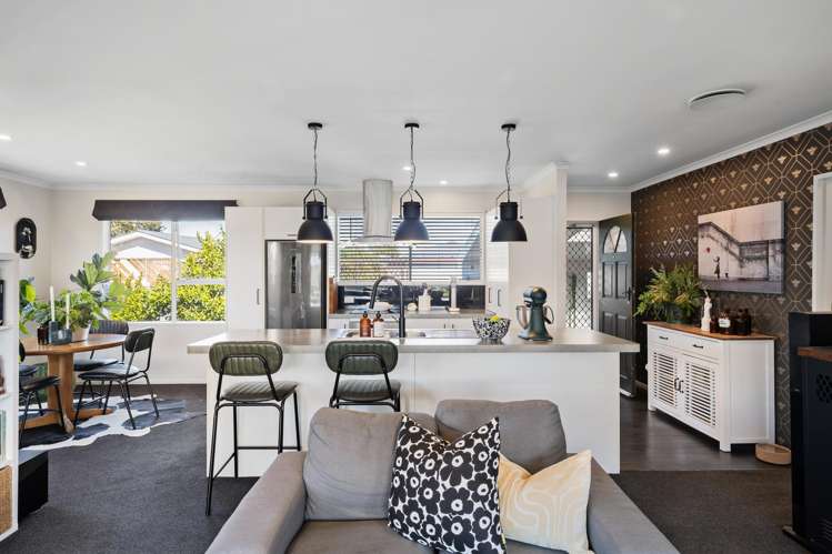 16 Lockhart Avenue Milson_1