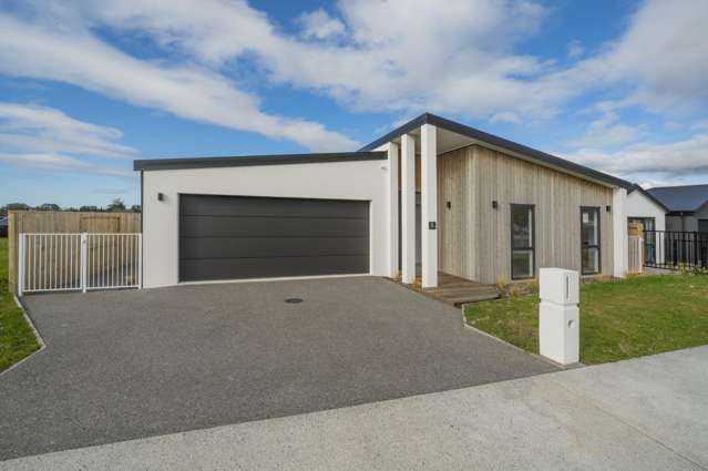 Brand New Executive Living in Popular Omokoroa