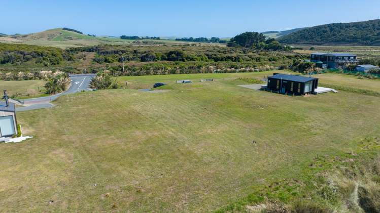 15 Ara Pahu Wyndham Surrounds_11