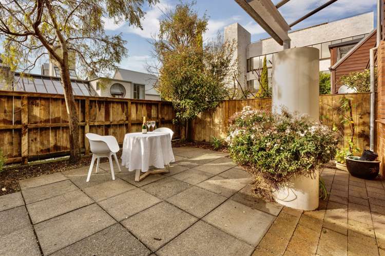 3/80 Hobson Street Thorndon_6