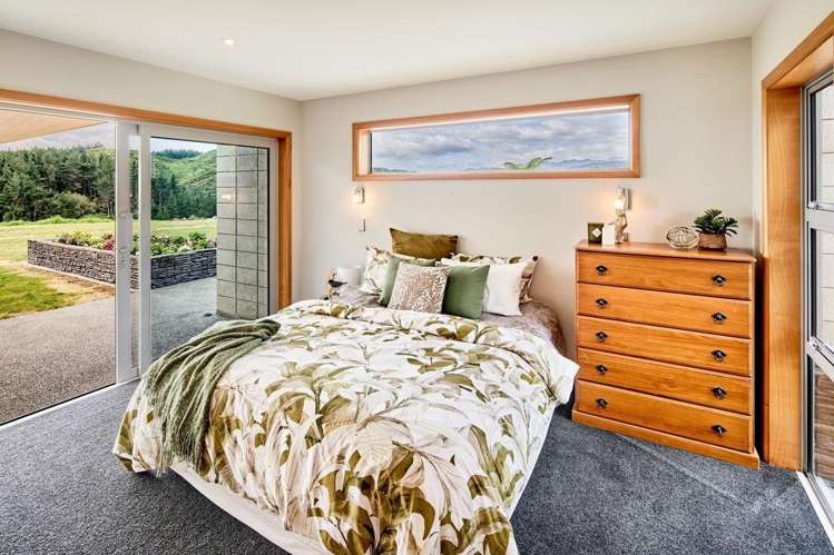 102 Kuku East Road Manakau_16