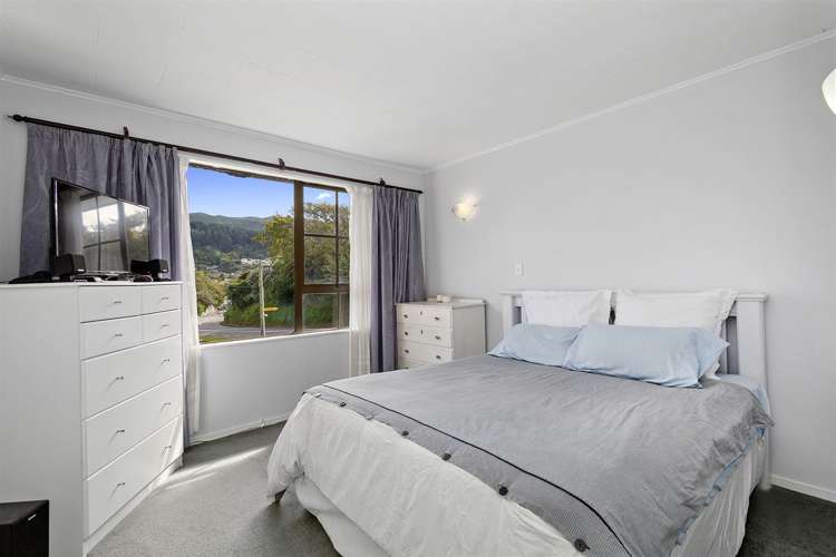 32 Collins Avenue Tawa_10