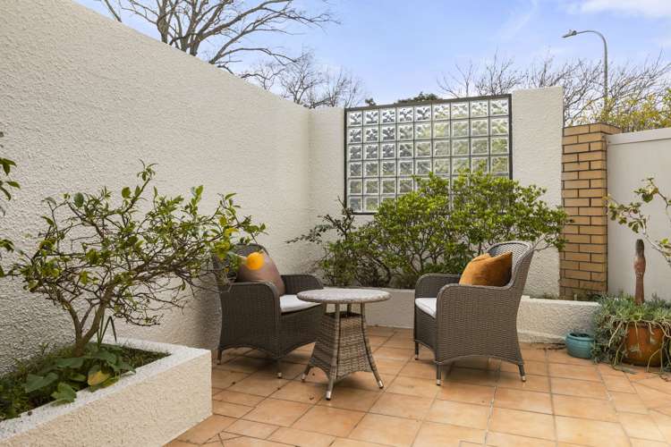 1b/27 George Street Newmarket_23