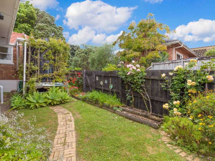 2b Highland Avenue Titirangi_18