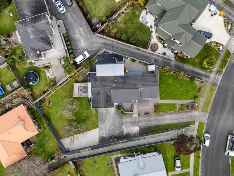 43 Lansdowne Crescent Glenview_35