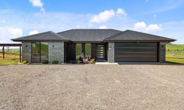 Stunning lifestyle property close to Patangata pub