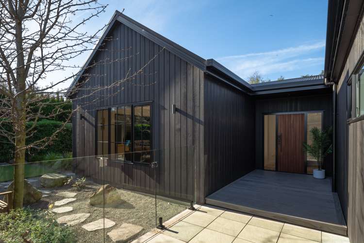 13b Richardson Avenue Burleigh_17