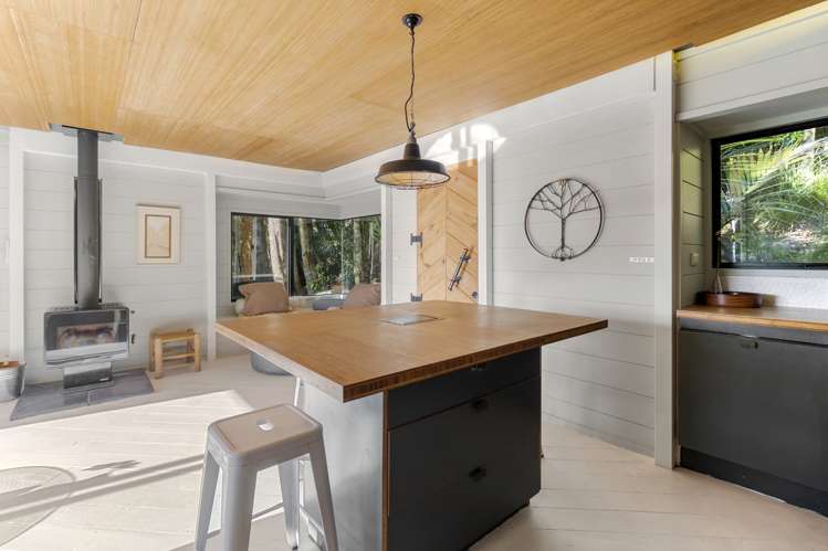 71 Trig Hill Road Onetangi_11