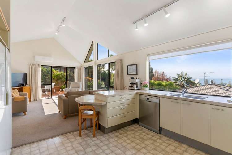 2/4 Oban Road Browns Bay_6