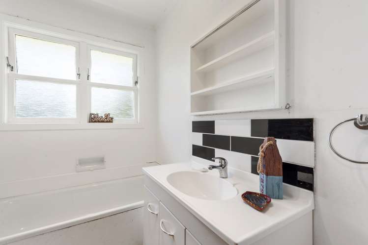 17 California Drive Totara Park_10