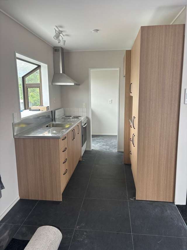 Newly Renovated 3 bedroom + Garage close to town