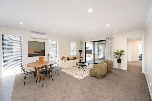 52 Read Crescent, LOMBARDY, Willowbrook Community Clive_4