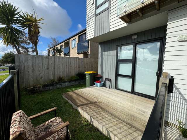 2/4 Bittern Place Henderson_1