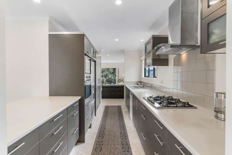 84 Fields Parade Oteha_5