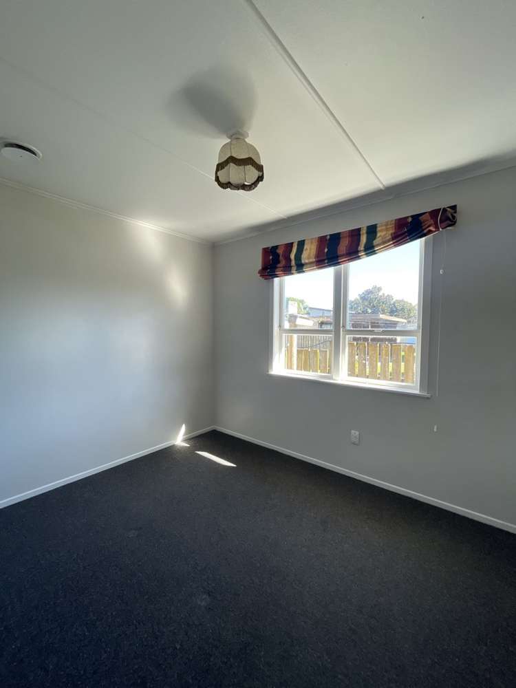 27 Main Road Makaraka_8