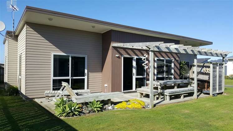 6 Surfers Avenue Waihi Beach_0