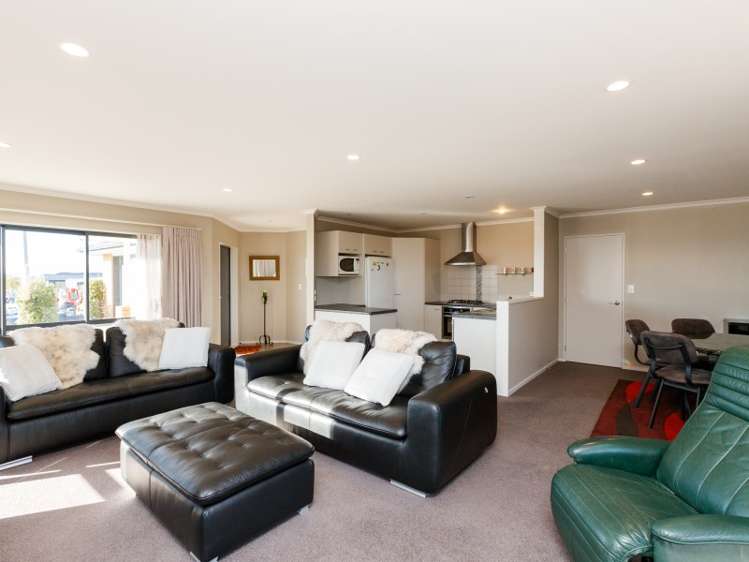 176 Pacific Drive Fitzherbert_2