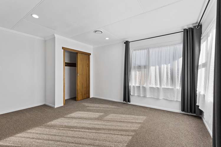 84 Glover Road Hawera_19