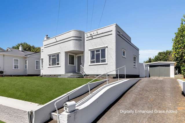 Art Deco beauty on a huge quarter acre