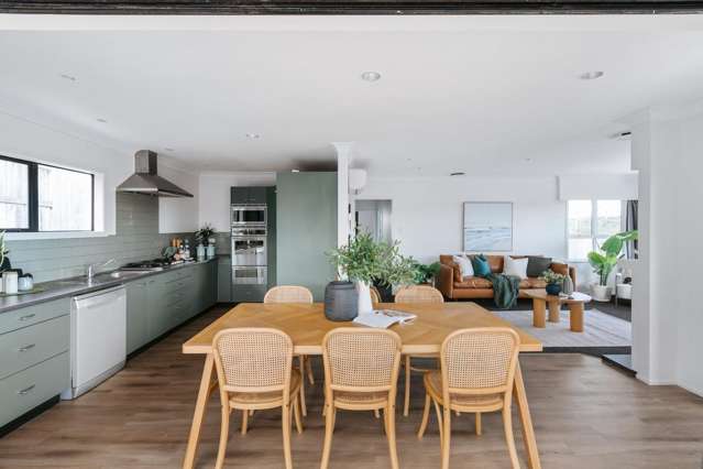 Sunlit Elevated Retreat