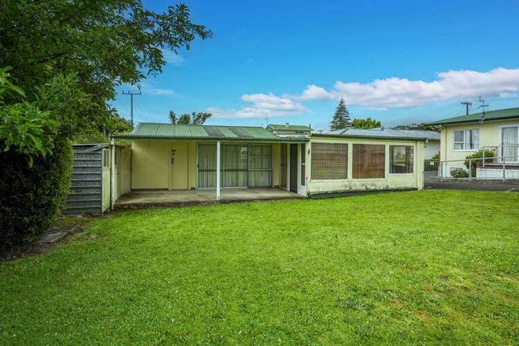 24 Neale Avenue Stoke_13