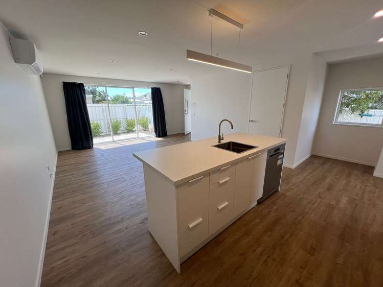 8/24 Dampier Street Woolston_11