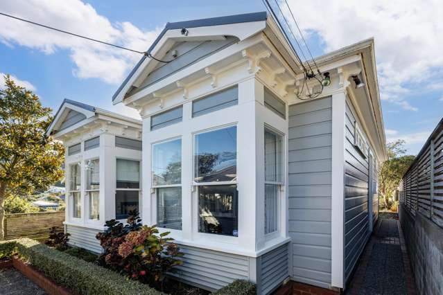 Double Bay Villa. Single-Level Sun