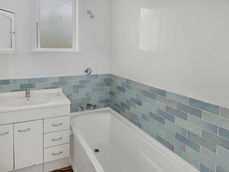 2 Miles Crescent 10629_10