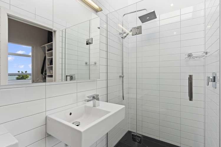 216 Riverside Avenue Point England_15