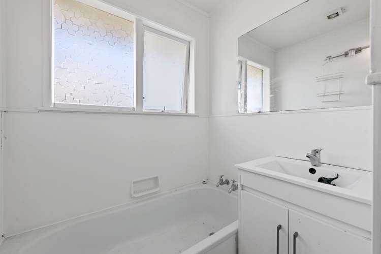 3/8 Russell Road Manurewa_10