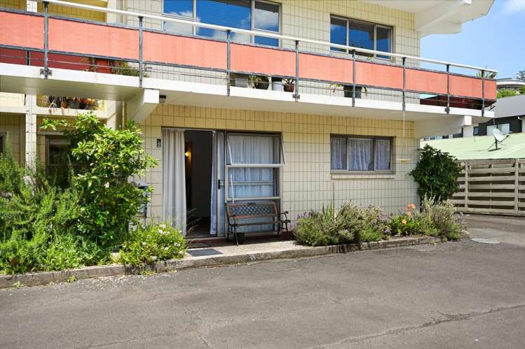 2/10 Hunter Street Hamilton Central_13