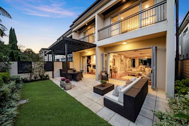 Modern Parnell townhouse in double grammar zone up for auction