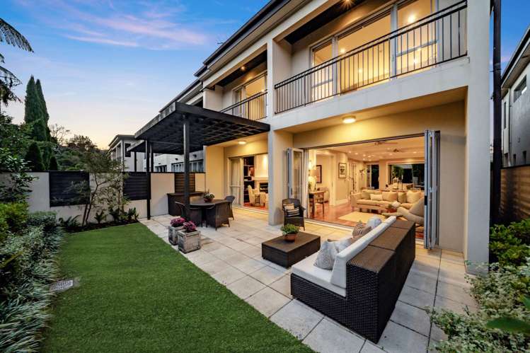 Modern Parnell townhouse in double grammar zone up for auction