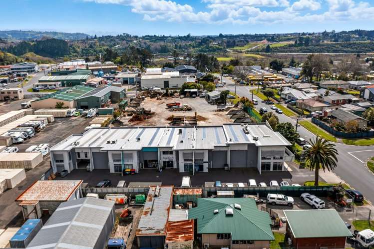 Unit 1, 282 Chadwick Road Greerton_4