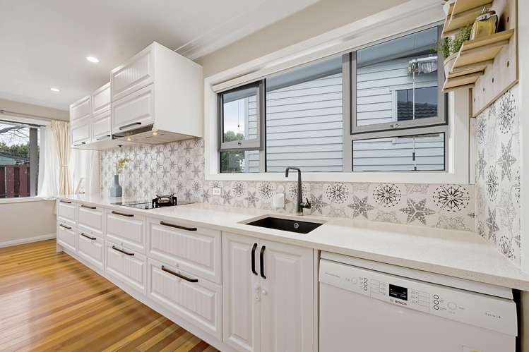 8A Gloria Avenue Te Atatu Peninsula_11