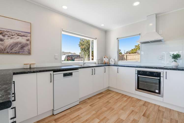 14 Greta Place Stanmore Bay_3