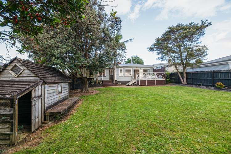 82 Rosier Road Glen Eden_14