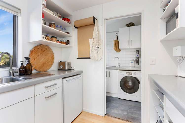 1 Charles Dickens Drive Mellons Bay_12