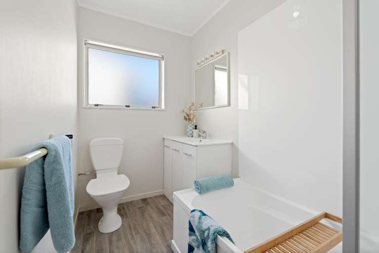 31 Shakespear Road Army Bay_14