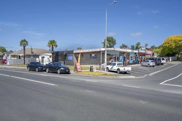 Freehold split-risk retail block
