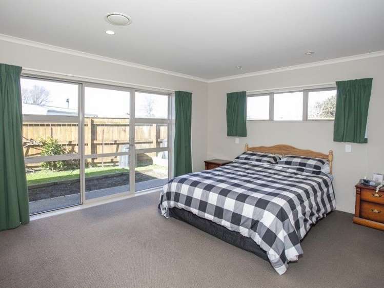 12 Brookside Close Highbury_6