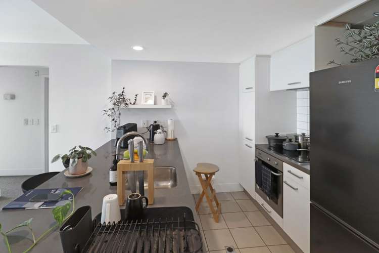 10/370 Oriental Parade 1322_5